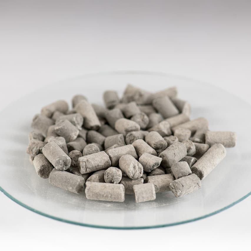 Glass dish containing bentonite-cement pellets used for borehole sealing and geotechnical applications