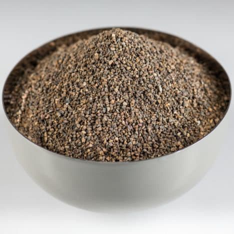 Ultra clumping bentonite – high-performance absorbent material ideal for cat litter manufacturers and retailers.